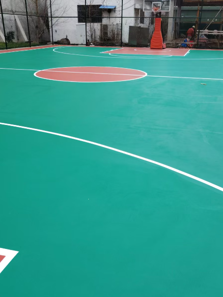 宽城 球场长期使用易出现地面开裂